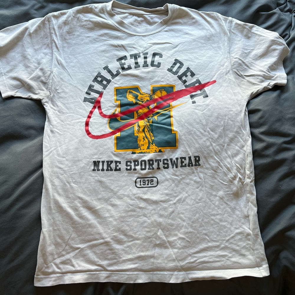 Men’s Nike T-Shirt Thick Size Small